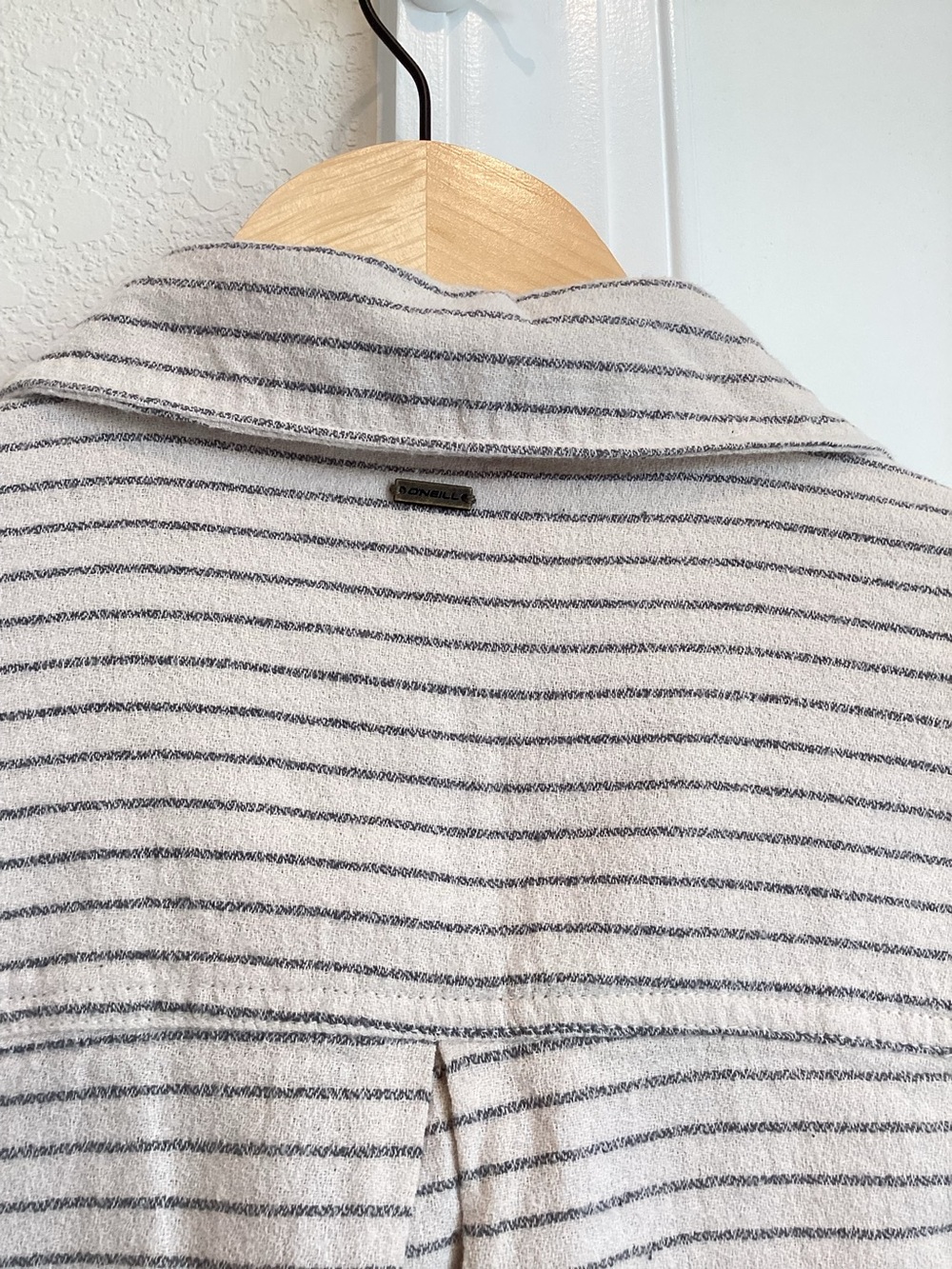 🌊O’Neill Women’s Long Sleeve Collared Button Down Shirt New Medium Gray Striped - Picture 7 of 11